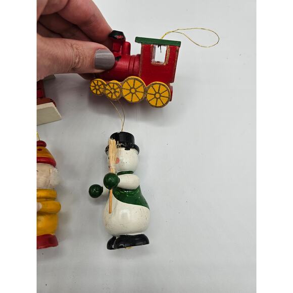 Lot of 5 Vintage Hand Painted Wooden Christas Ornaments  Santa Train Snowman - Picture 5 of 5